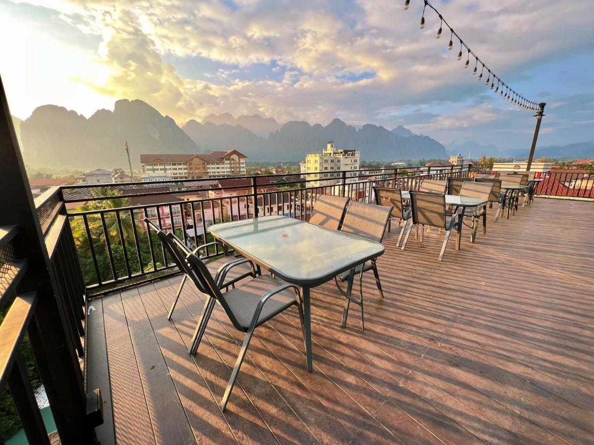 M&M Hotel Vang Vieng Bagian luar foto